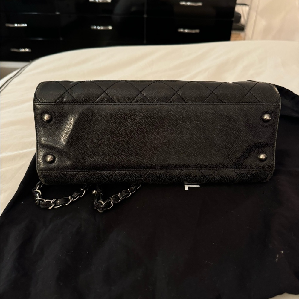 Chanel
CC Crave large Tote Quilted Glazed Caviar - Picture 12 of 16